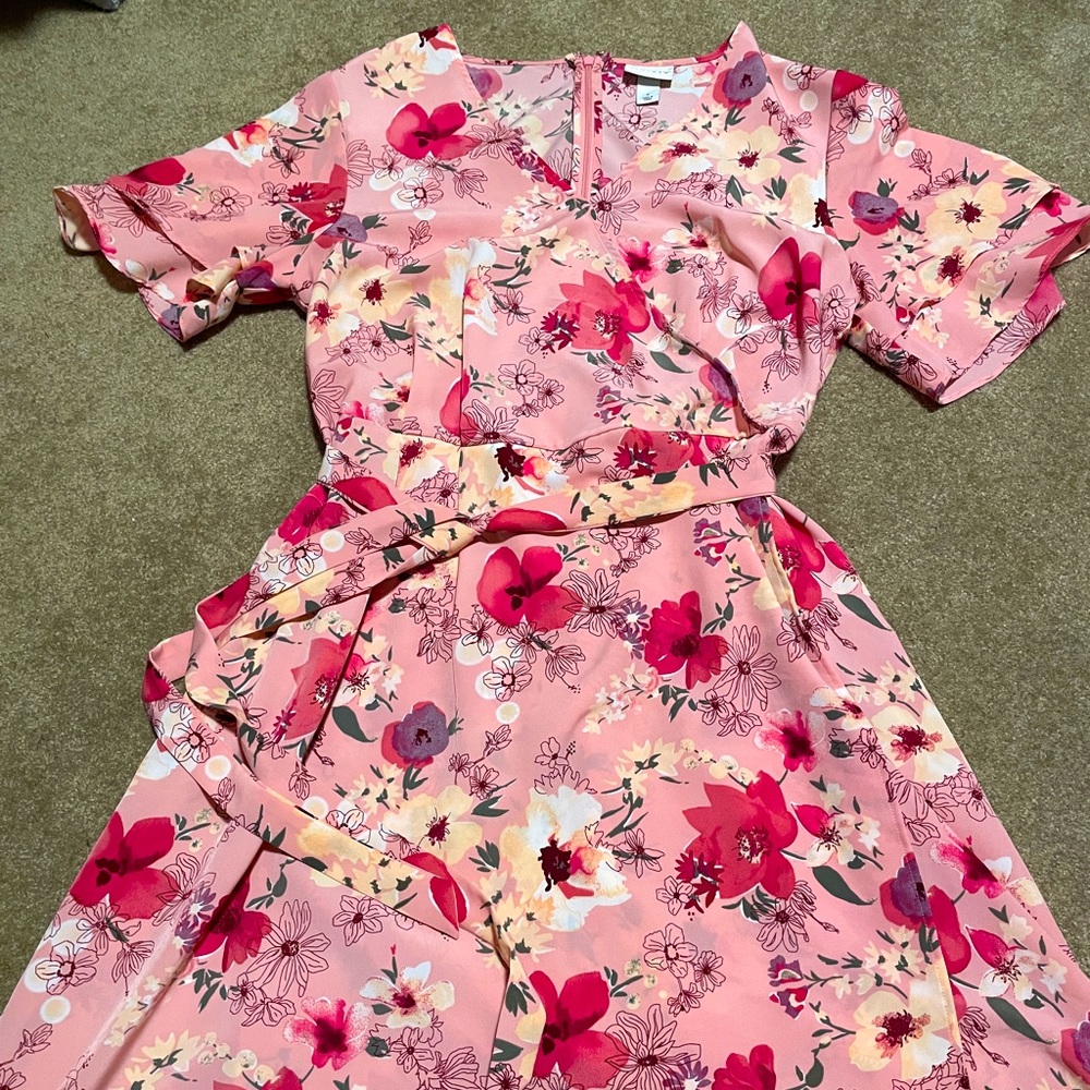 Beautiful wrap dress. Mid-thigh length, short sleeves with layered detail.